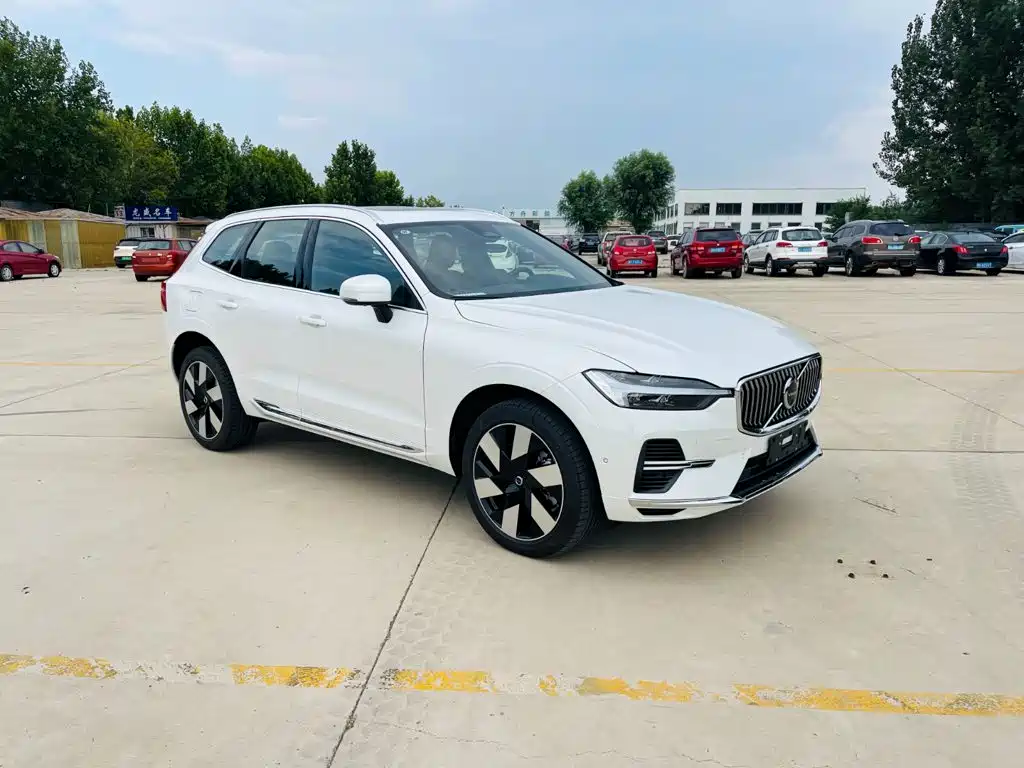 Photo 8 - Volvo XC60 Plug-in Hybrid