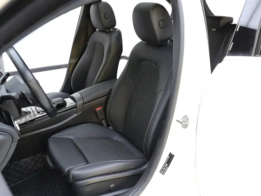 Mercedes-Benz A-Class (Import) 2019 A 200 Fashion Version фото 7