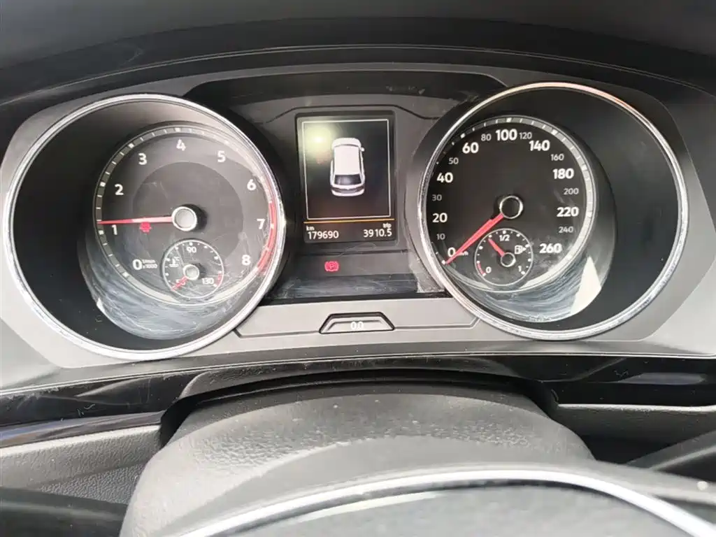 Volkswagen Tiguan L 2018 Facelift 330TSI Automatic 2WD Luxury Edition фото 8