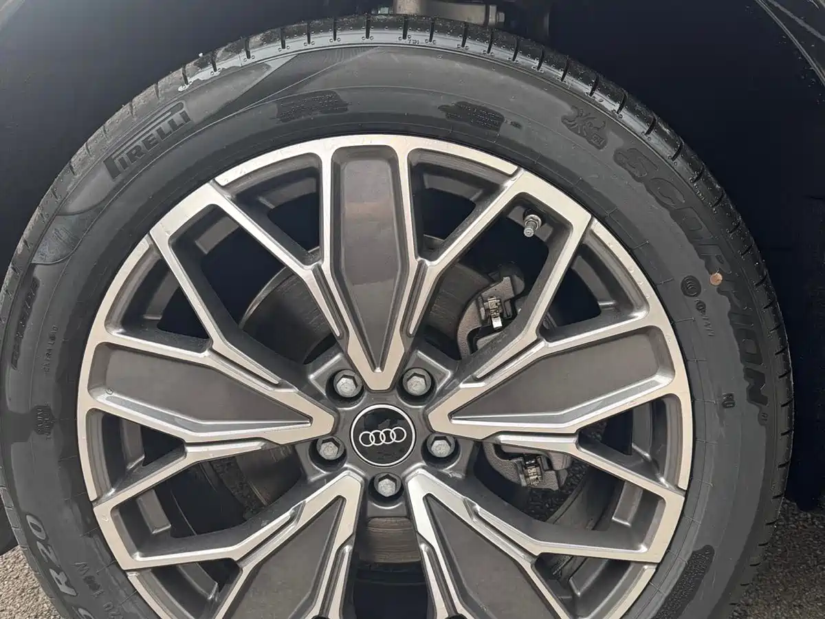 Audi Q5L 2026 Luxury Sport 150kW фото 6