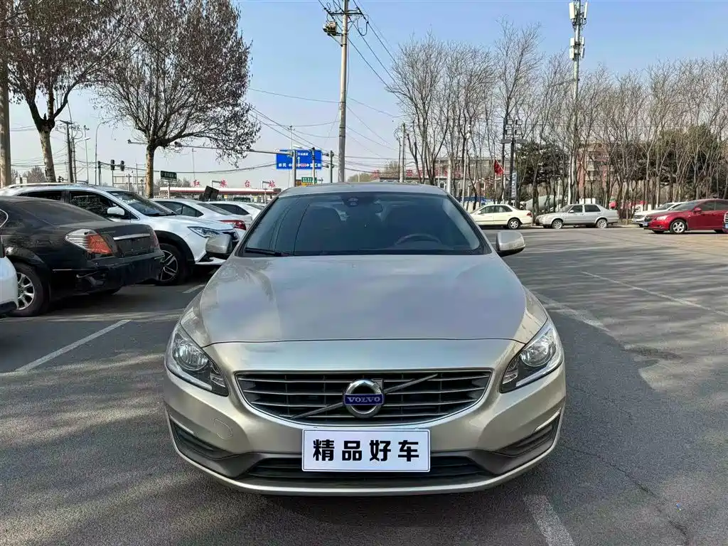 Фото 4 - Volvo S60