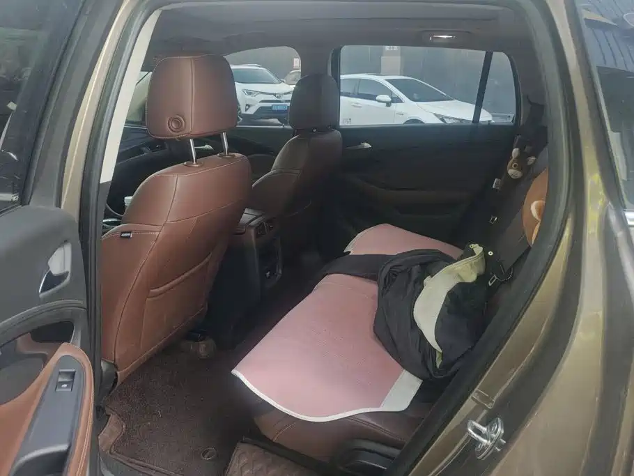 Photo 11 - Buick Envision Plus