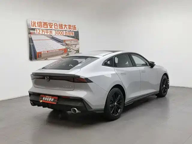 Changan UNI-V 2022 1.5T Premium Model — фото 2