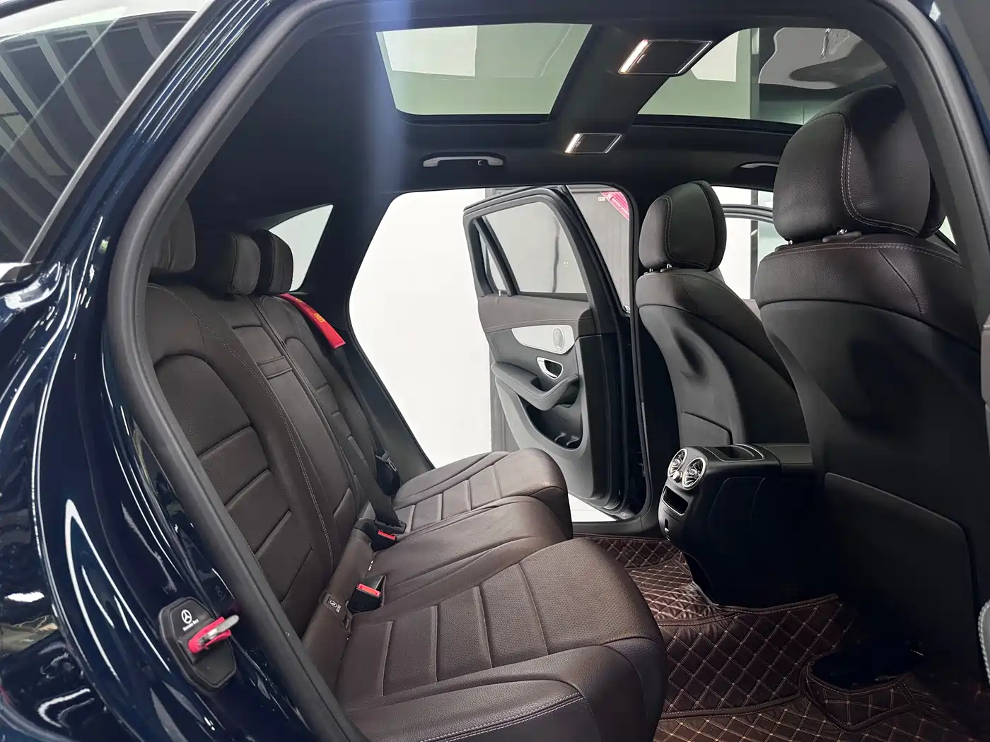 Mercedes-Benz GLC 2021 GLC 260 L 4MATIC Sporty фото 12