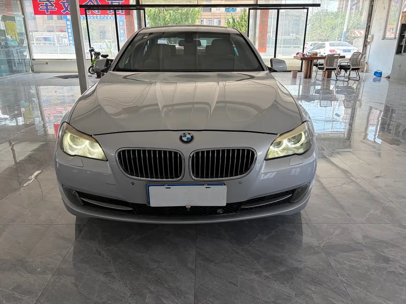 BMW 5 Series 2011 523Li Leading фото 2