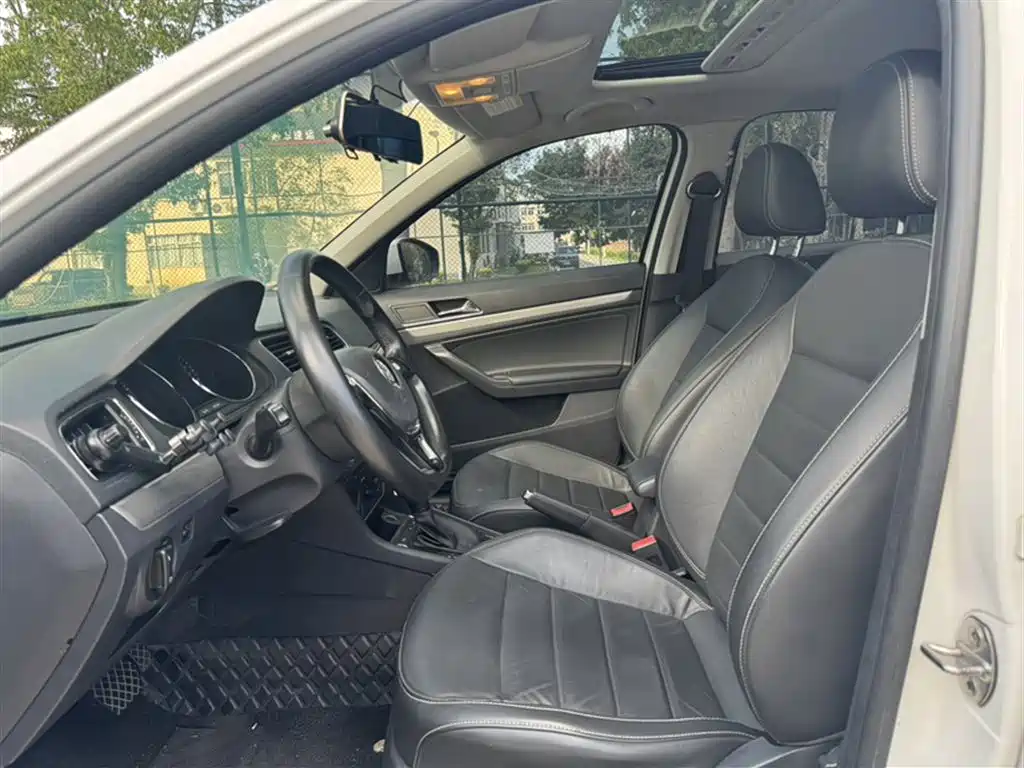 Volkswagen Lavida 2017 1.6L Automatic Comfort Edition фото 15