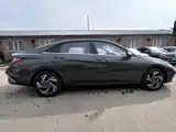 Photo 7 - Hyundai Elantra