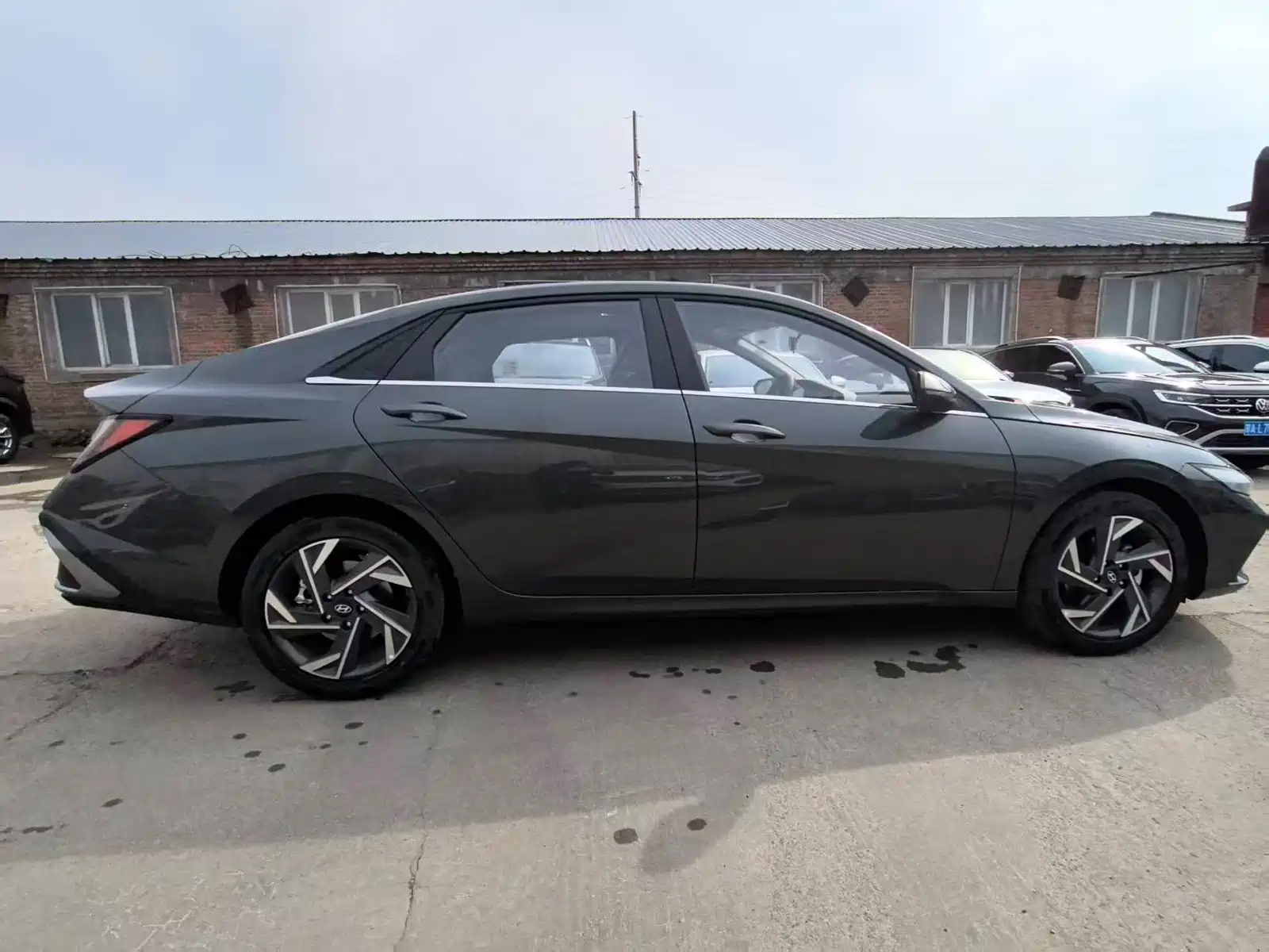 Photo 7 - Hyundai Elantra
