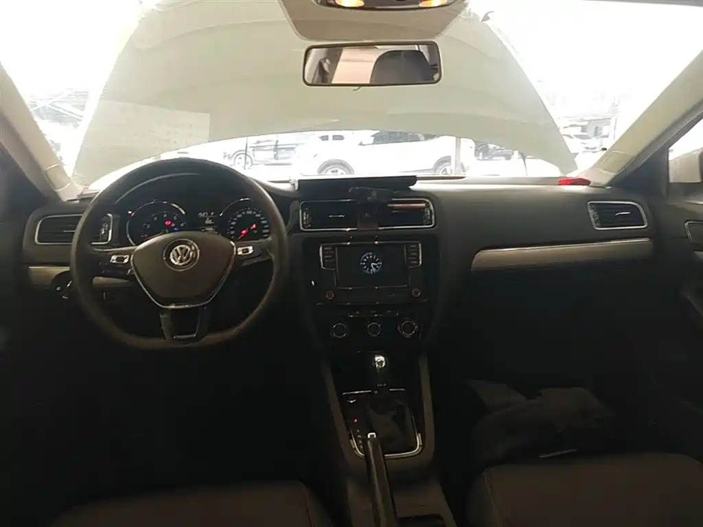 Volkswagen Sagitar 2017 1.6L Automatic Comfort фото 10
