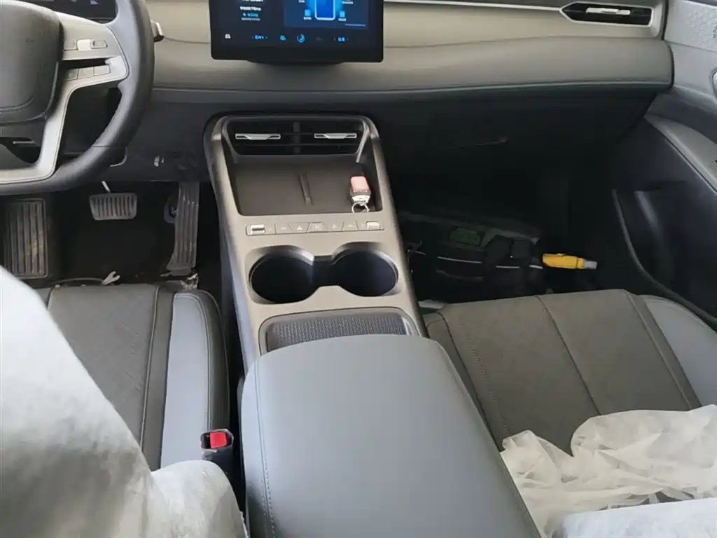 BYD Qin PLUS 2026 DM-i Smart Edition 128KM Progressive фото 14