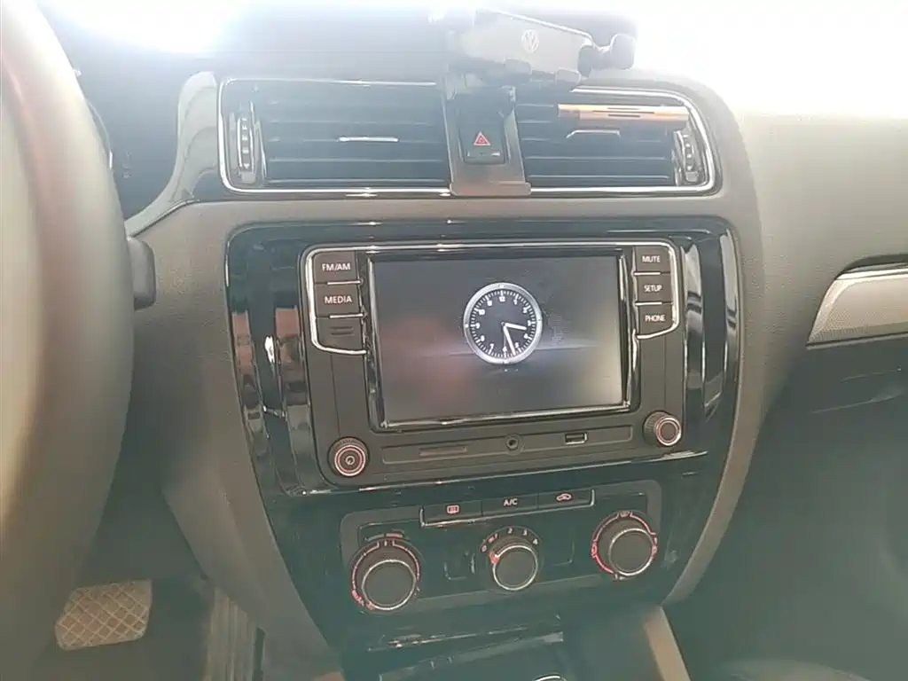 Volkswagen Sagitar 2017 1.6L Automatic Comfort фото 13