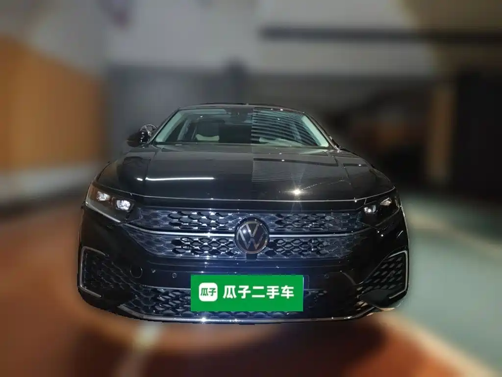 Photo 2 - Volkswagen Passat
