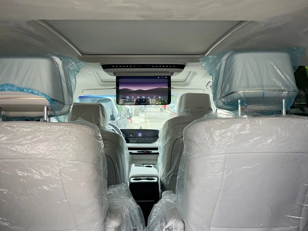 Buick GL8 2026 Luzun Luxury Edition фото 16