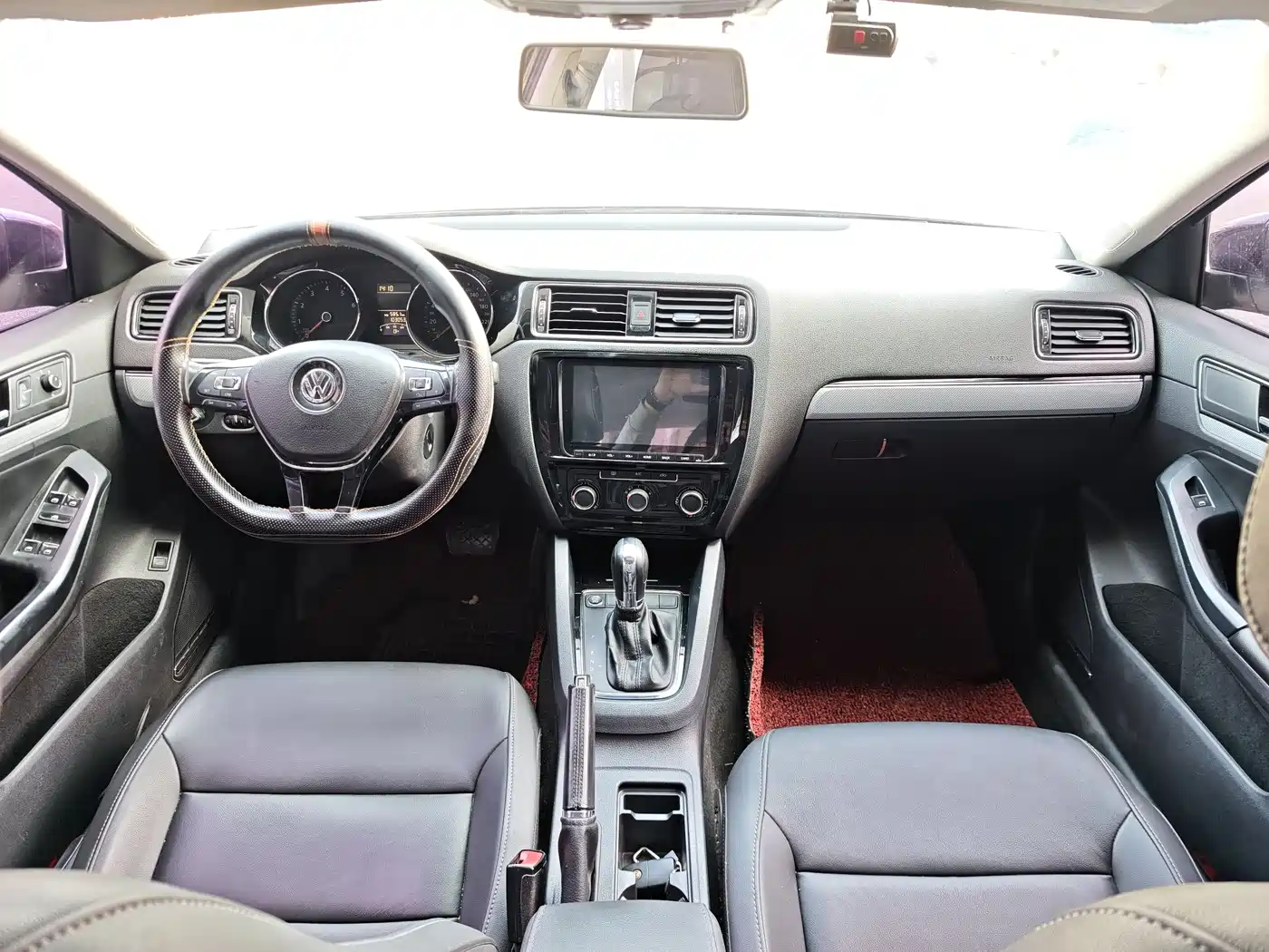 Volkswagen Sagitar 2017 1.6L Automatic Comfort фото 4
