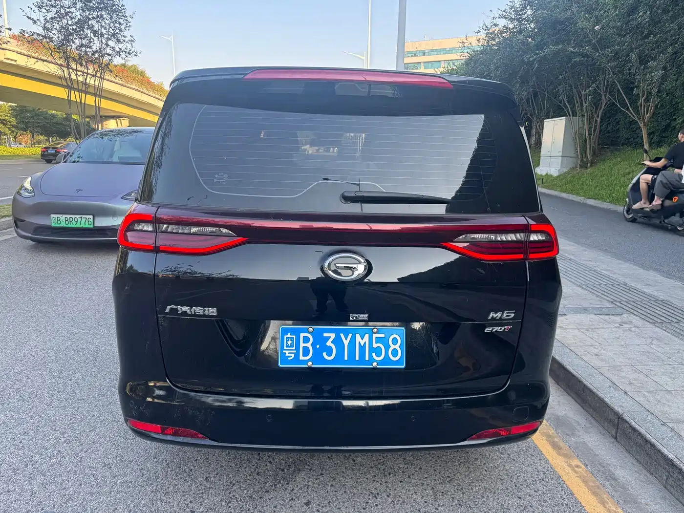 GAC Trumpchi Trumpchi M6 2021 270T DCT Luxury Edition (7-Seater) фото 4