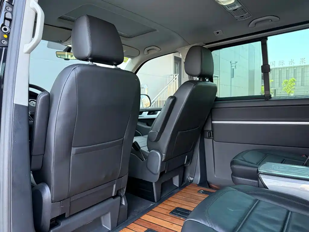 Volkswagen Multivan 2016 2.0TSI 4WD Prestige 7-Seater фото 22
