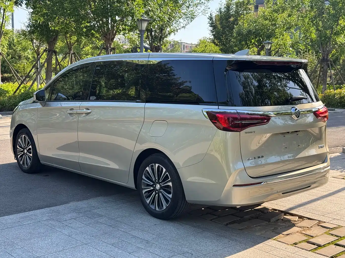 Buick GL8 2020 Model ES Landglory 653T Luxury фото 4