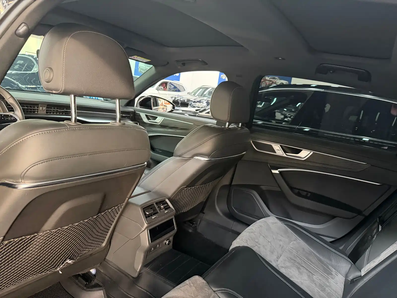 Photo 8 - Audi A6L