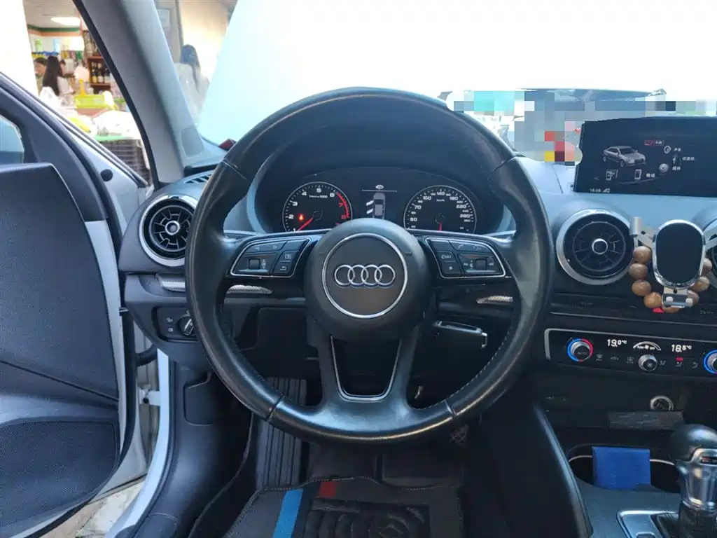 Audi A3 2018 30th Anniversary Limousine 35 TFSI Style фото 3