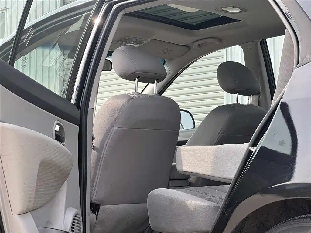Kia Carens 2011 2.0L 7-Seater Automatic Standard фото 16