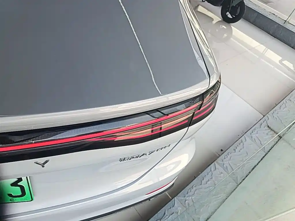 Geely Galaxy Galaxy A7 2025 EM-i 70km Voyage Edition фото 8