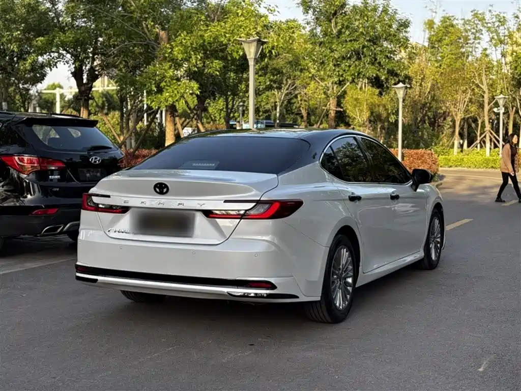 Toyota Camry 2024 2.0GVP Luxury Edition фото 13