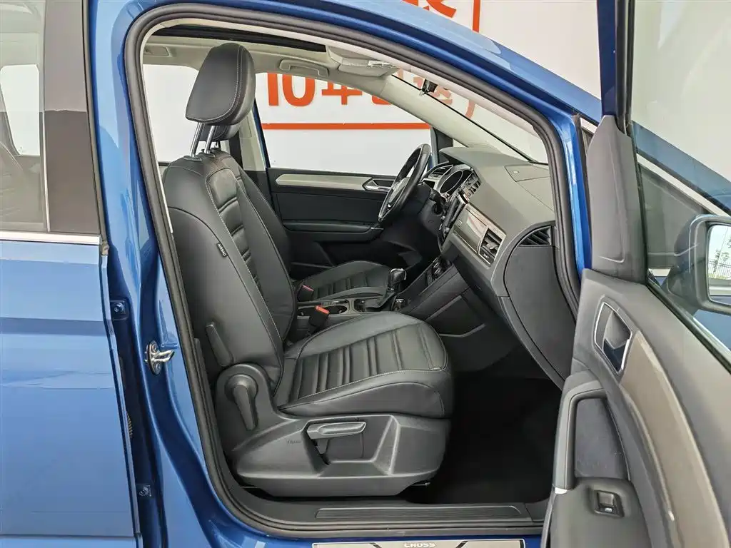 Volkswagen Touran 2018 Touran L 280TSI DSG Frontier Edition 7-Seater China V фото 23