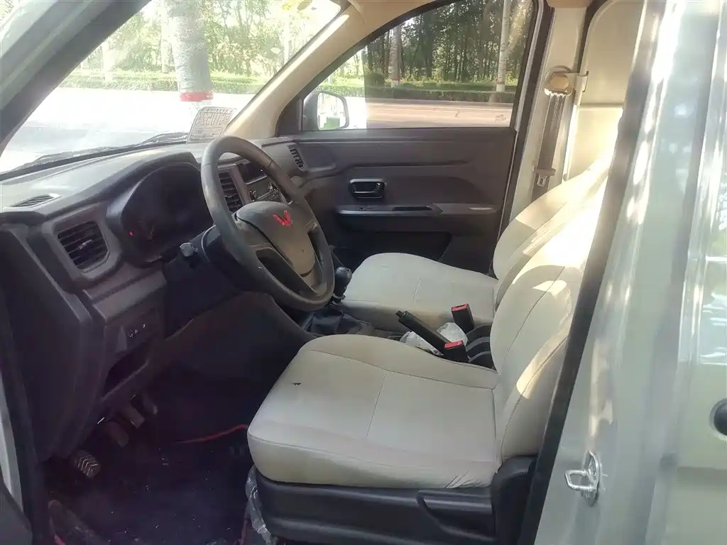 Wuling Motors Wuling Hongguang V 2025 2022 1.5L Dynamic Edition Windowless Van Hydraulic Power Steering LAR