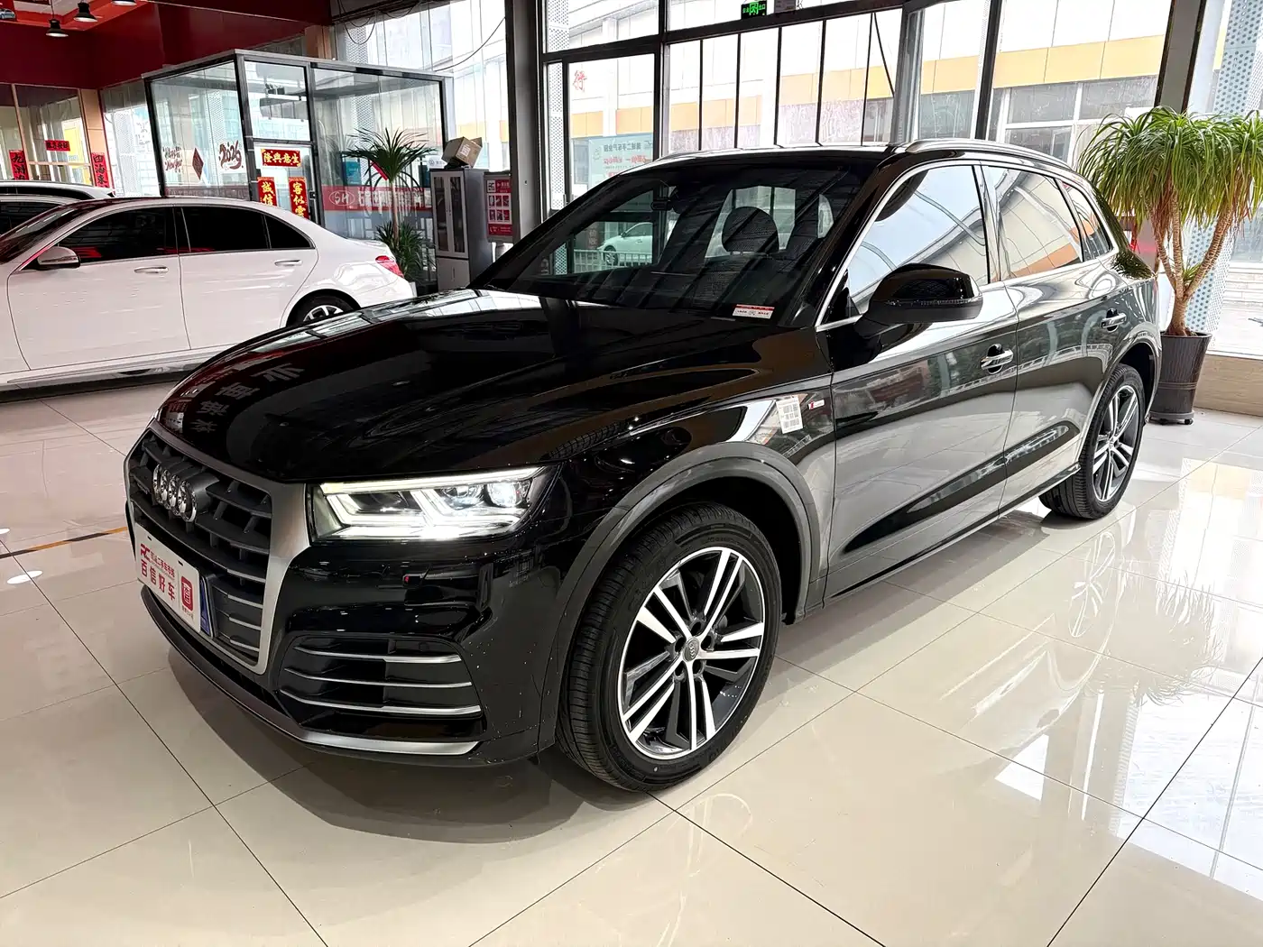 Audi Q5L 2020 Facelift 40 TFSI Honor Fashion фото 3