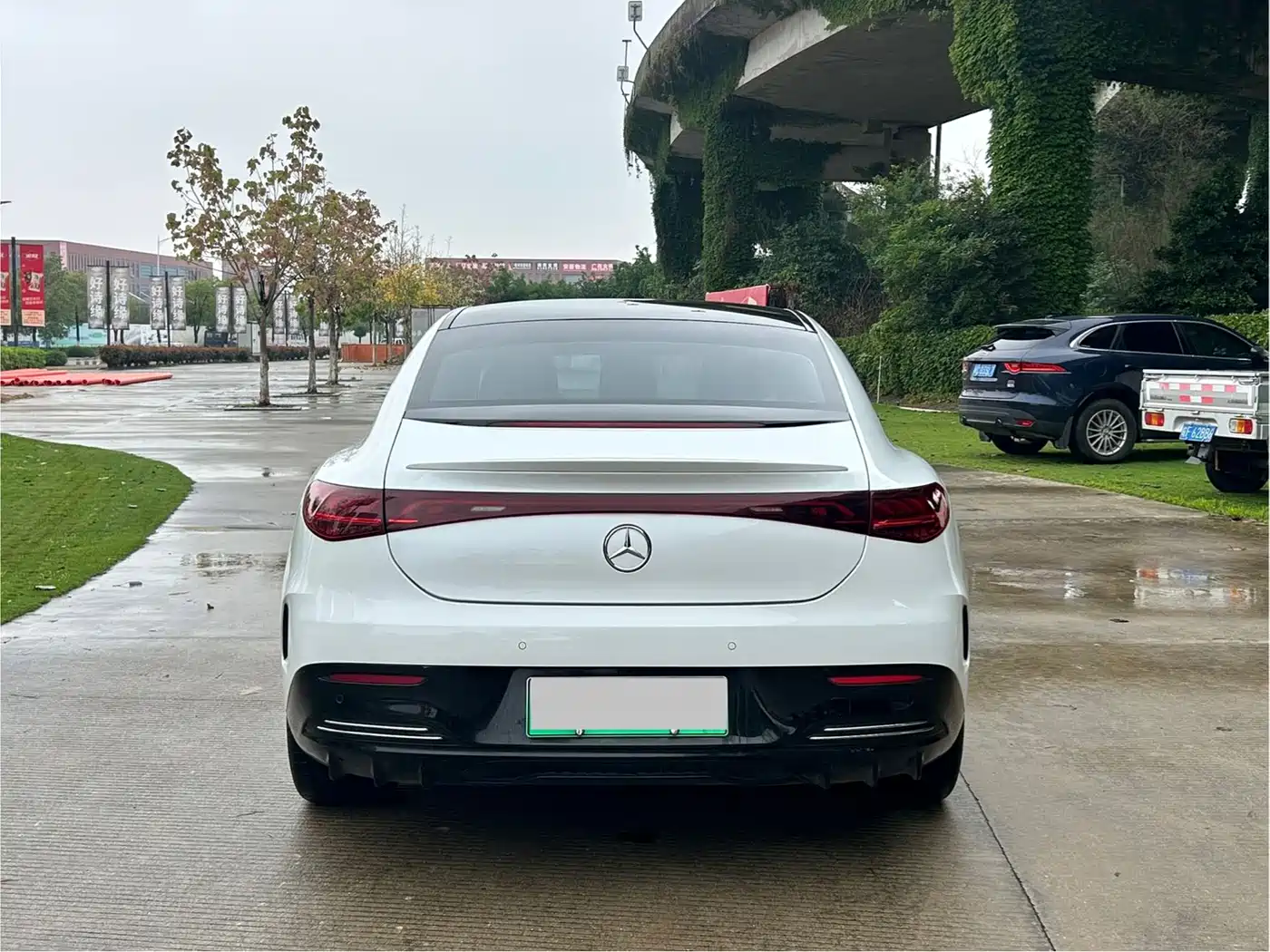 Mercedes-Benz EQE 2022 350 Luxury Edition фото 8