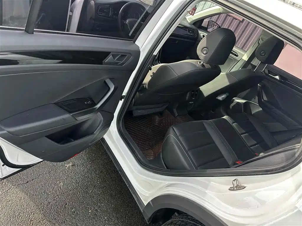 VOLKSWAGEN T ROC EXPLORING SONGS