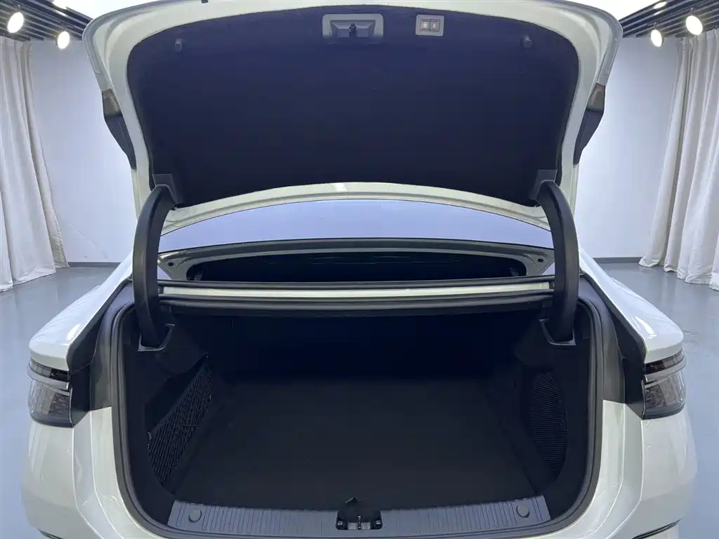 BYD Seal 2023 DM-i 1.5T 121km Flagship фото 31