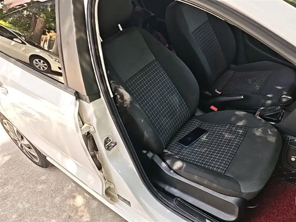 Volkswagen Polo 2016 1.6L Automatic Comfort фото 25