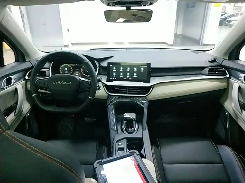 Lynk & Co 06 EM-P 2022 PHEV 84KM Range Pro фото 10