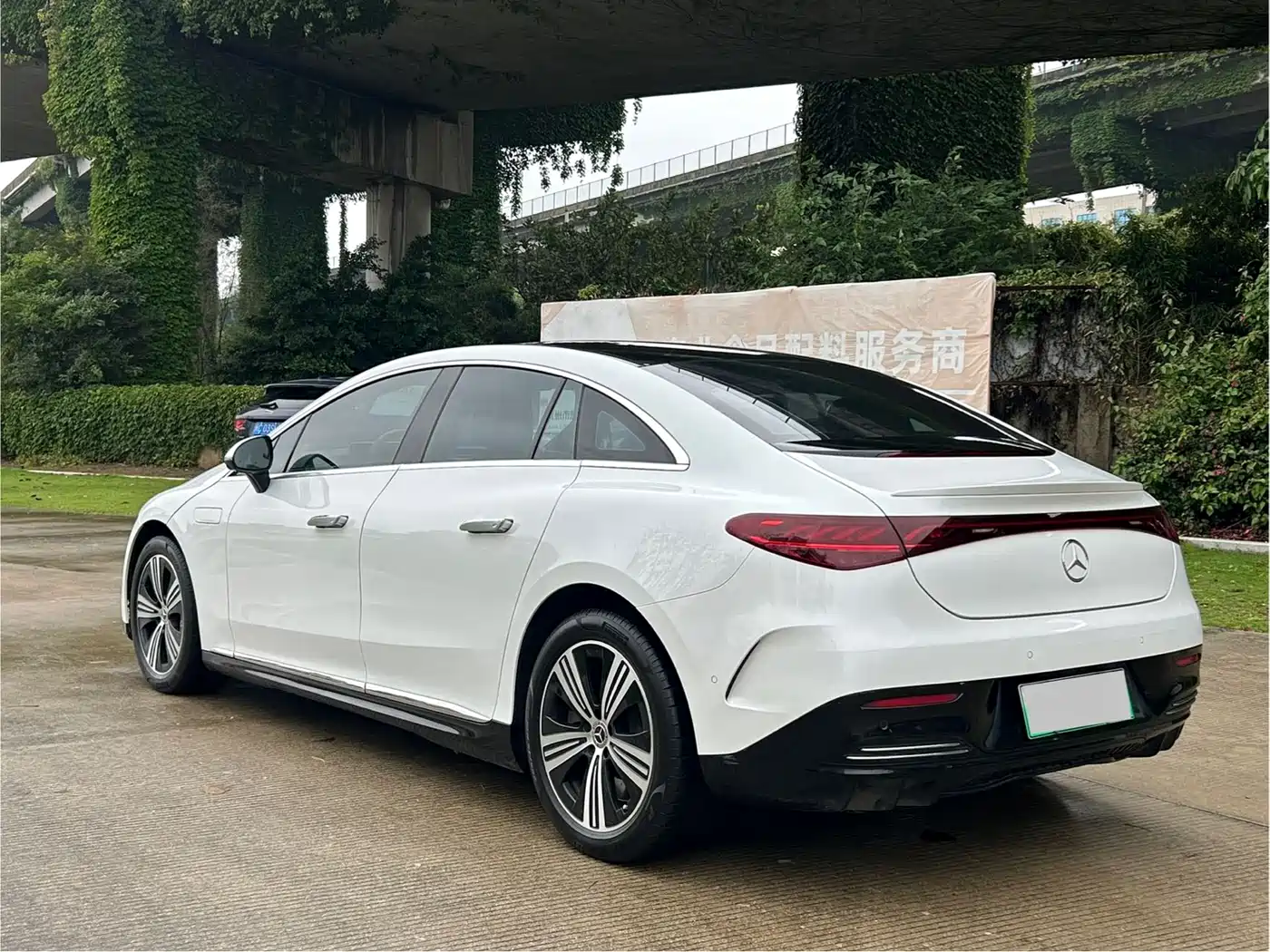 Mercedes-Benz EQE 2022 350 Luxury Edition фото 7