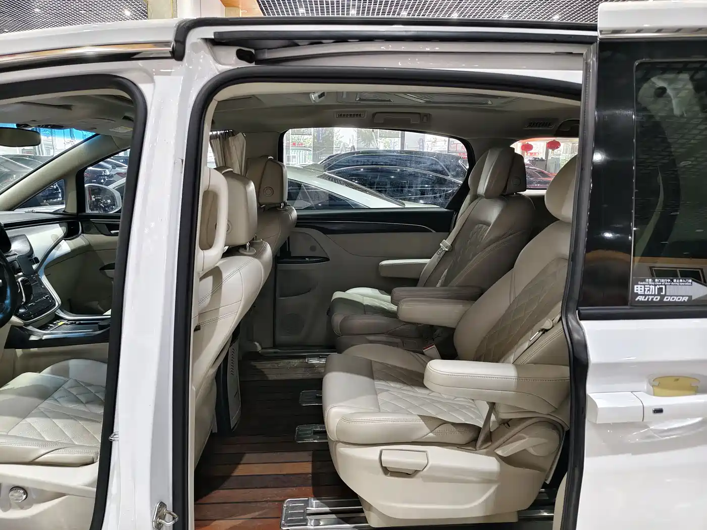 Buick GL8 2021 ES Landlord 653T Comfort фото 5