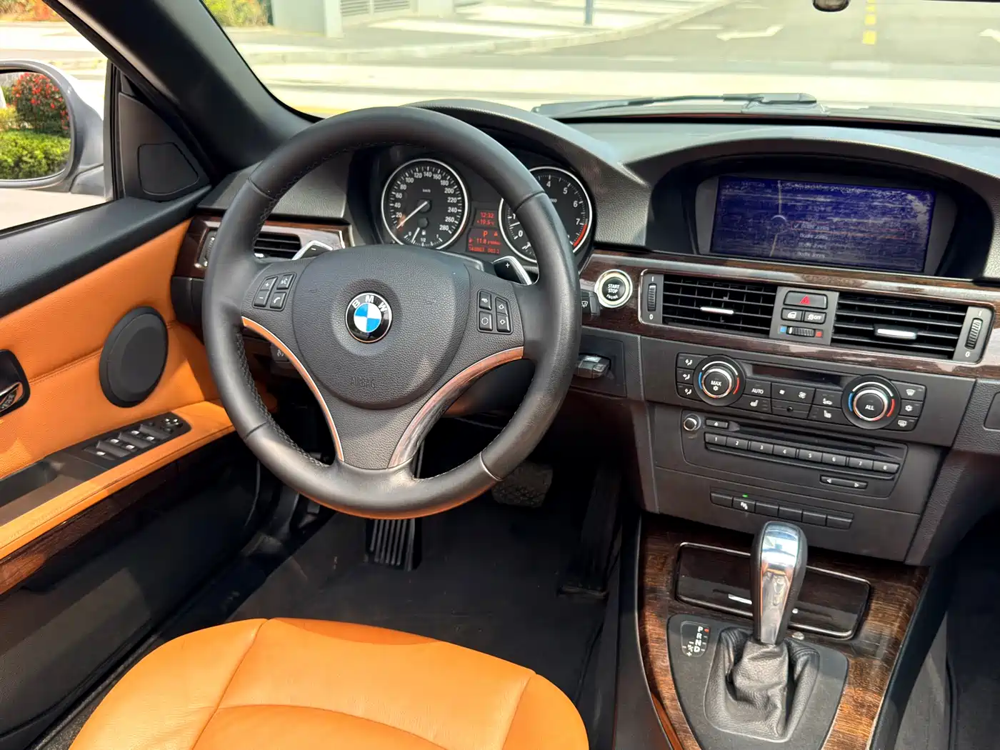 BMW 3 Series (Import) 2011 330i Convertible Coupe фото 10