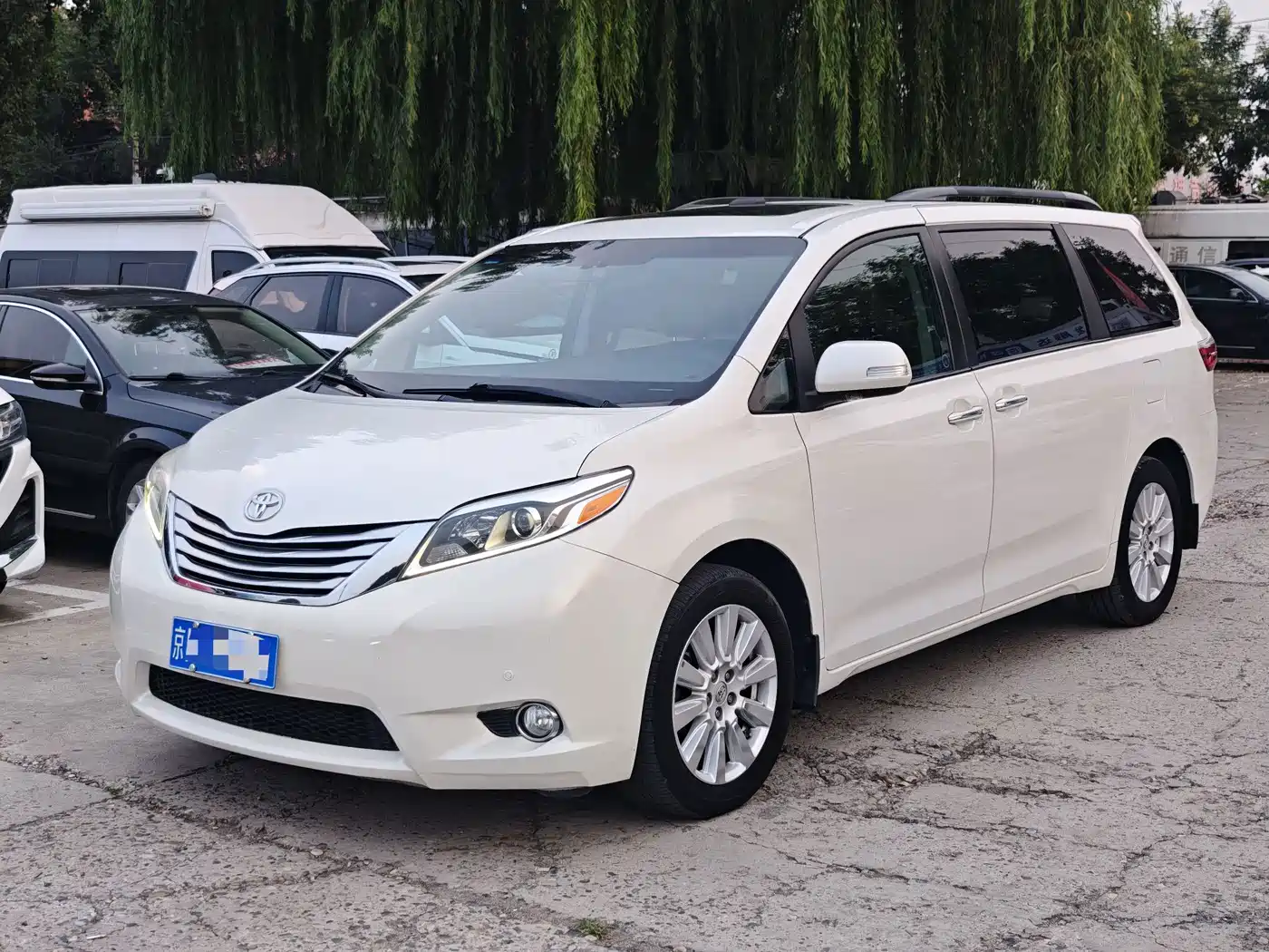Toyota Sienna, 2017 год
