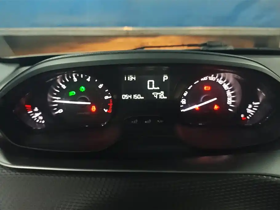 Peugeot 2008 2014 1.6L Automatic Trend Edition фото 14