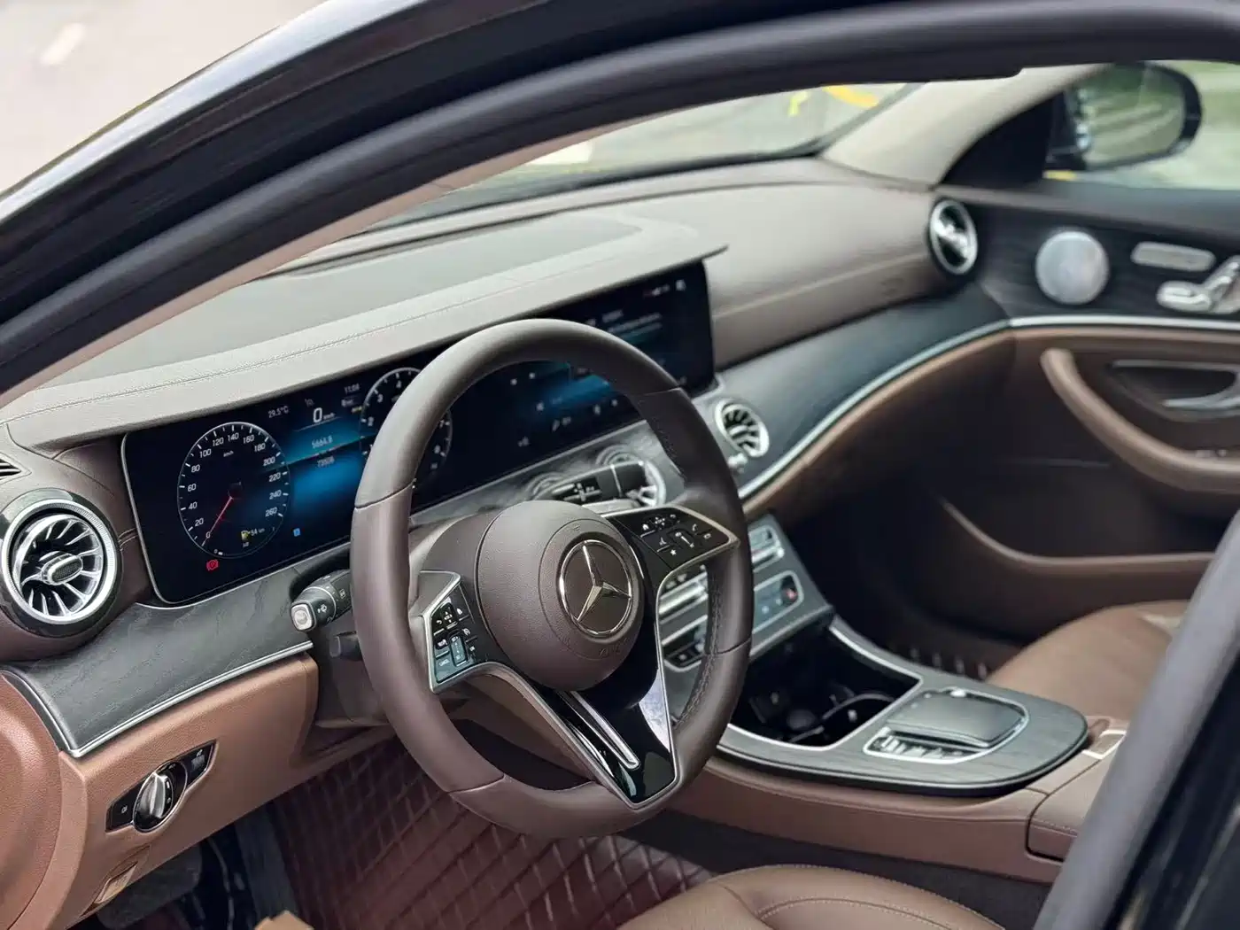 Mercedes-Benz E-Class 2023 E 300 L Luxury фото 12