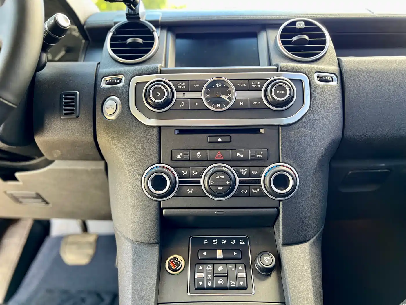 Land Rover Discovery 2015 3.0 SC V6 SE фото 20
