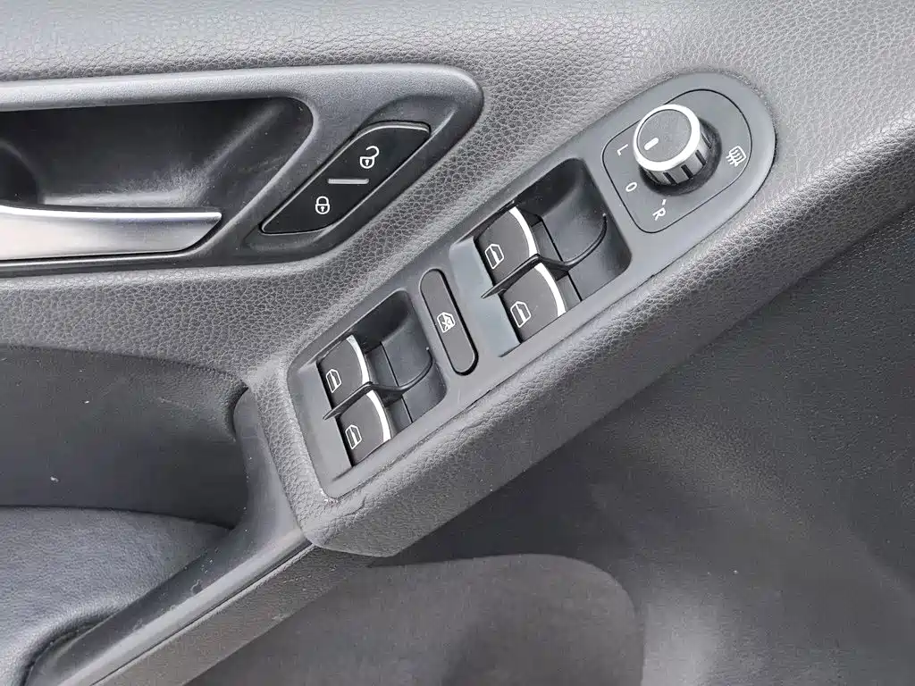 Volkswagen Golf 2011 2011 Model 1.6 Automatic Comfort