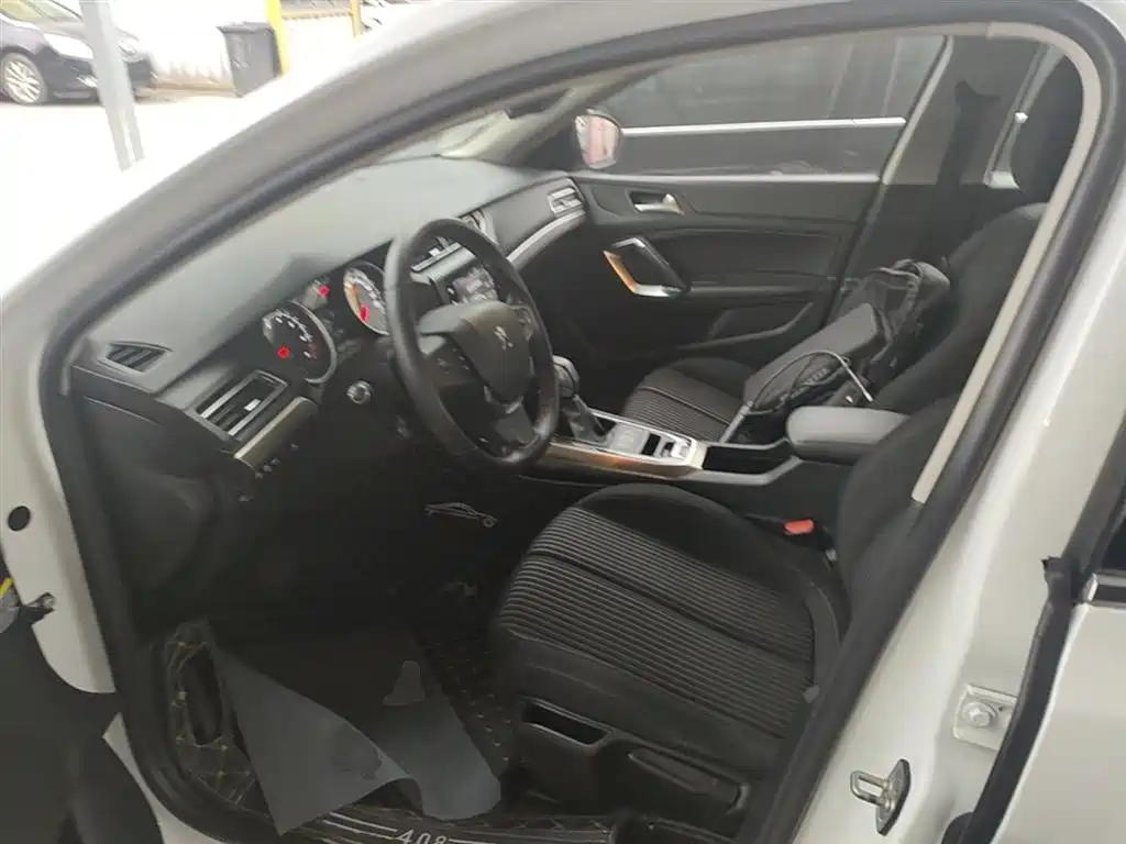 Peugeot 408 2016 1.6T Automatic Luxury Edition фото 15