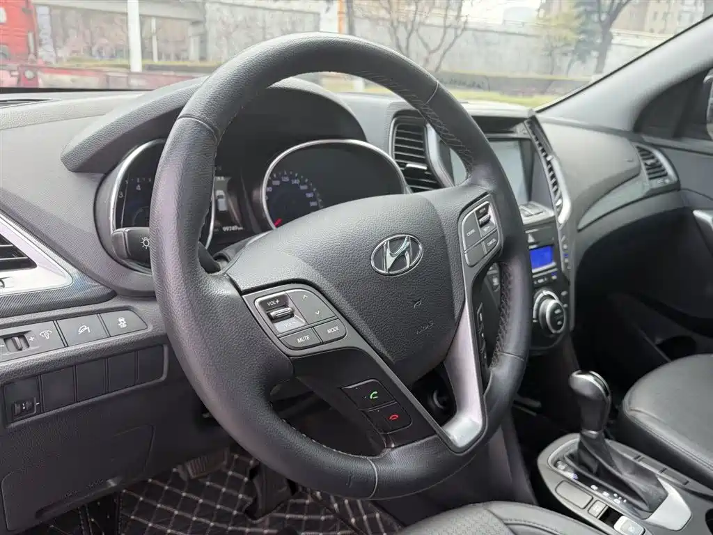 Hyundai Santa Fe 2013 Model 2.4L Automatic 2WD Smart фото 10