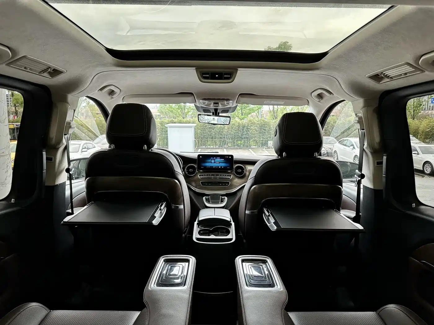 Mercedes-Benz V-Class 2021 V 260 L Long Wheelbase Luxury Edition фото 16