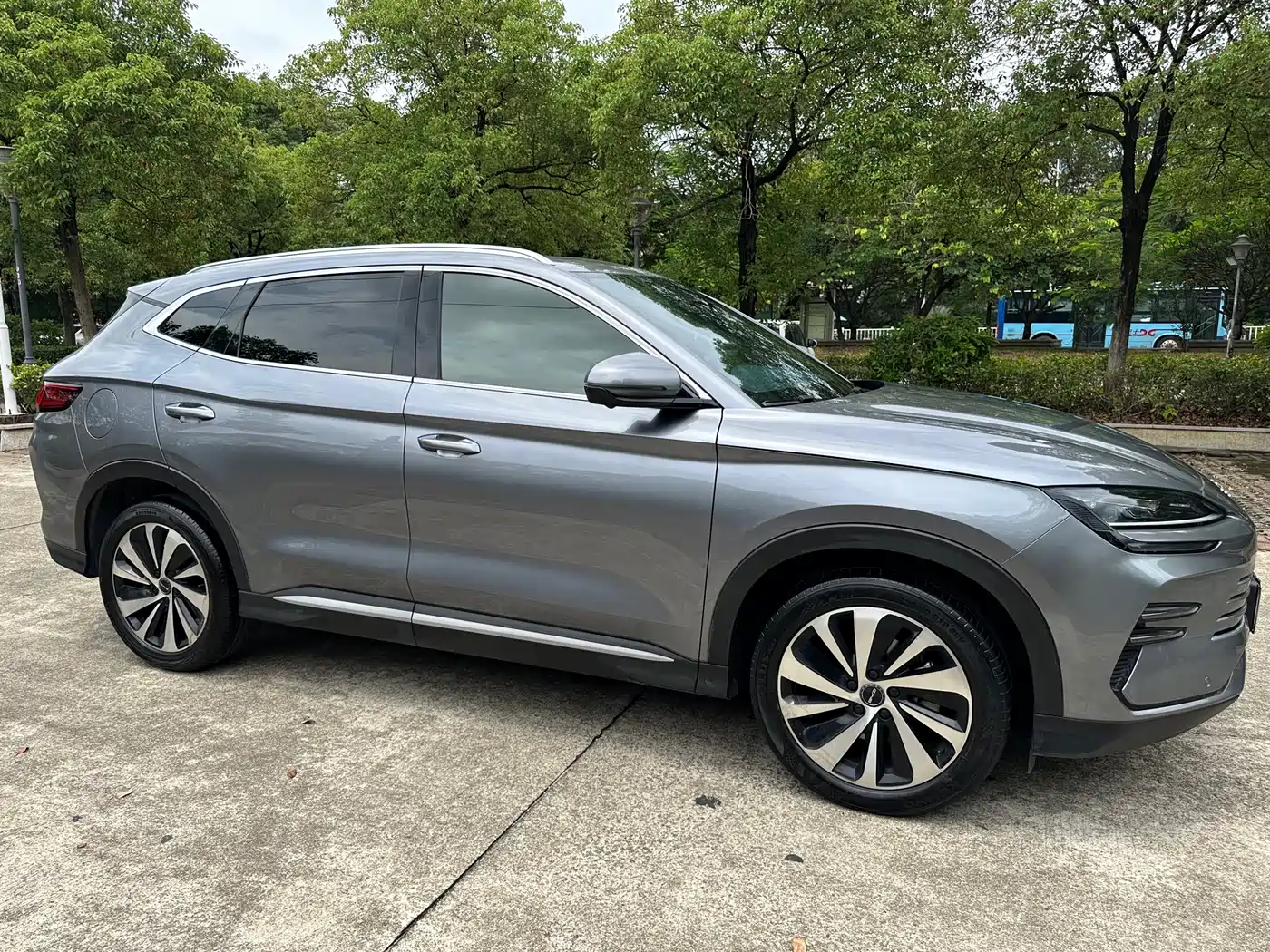 BYD Song PLUS PHEV 2024 Glory Edition DM-i 110km Flagship PLUS фото 17