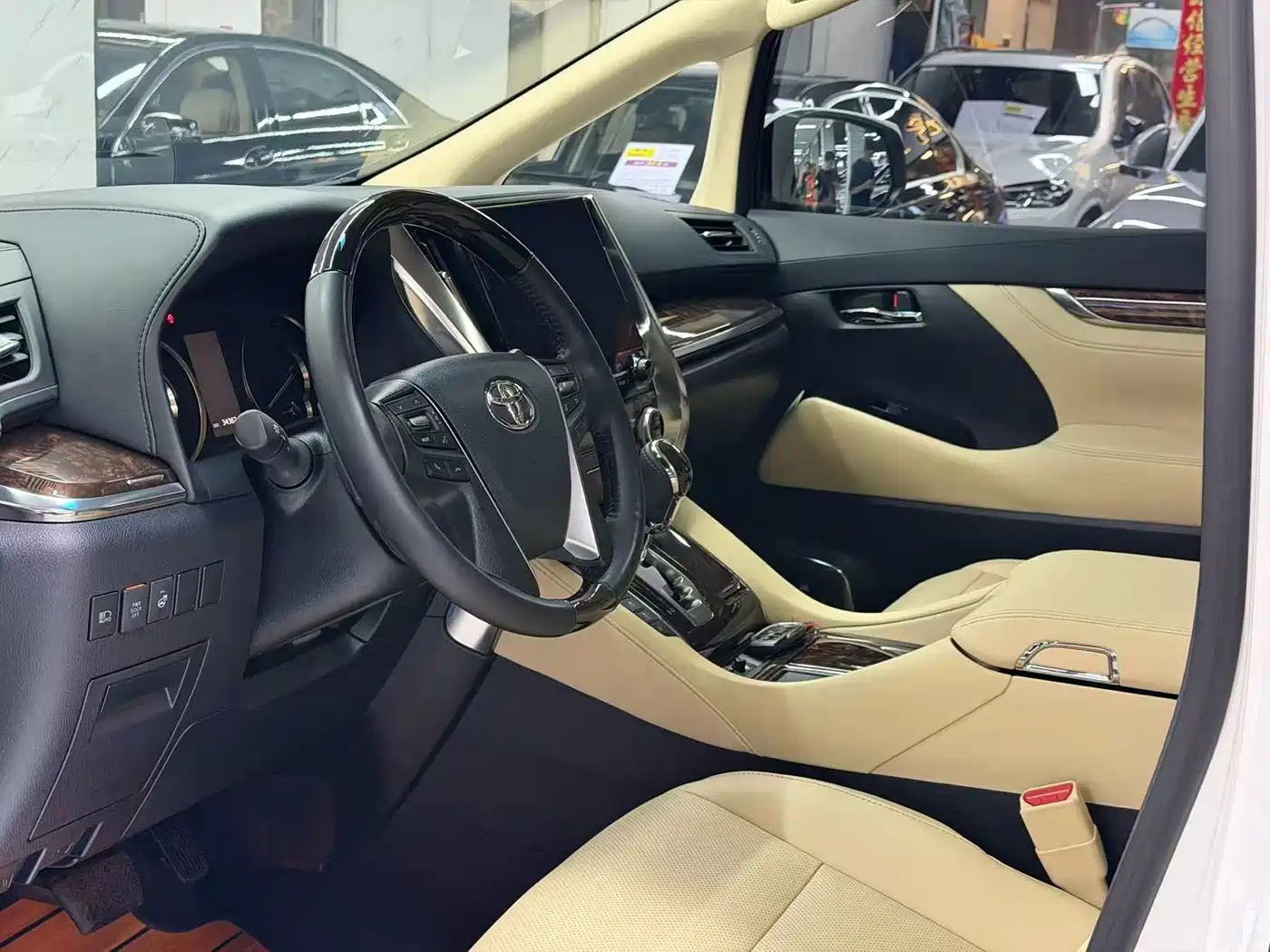 Toyota Alphard 2020 Hybrid 2.5L Luxury Edition фото 13
