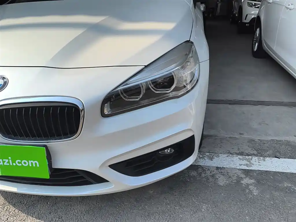BMW 2 Series Touring 2016 218i Leading фото 24
