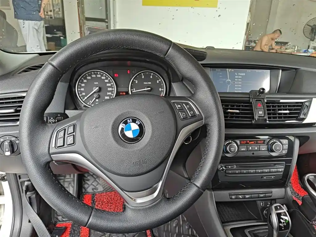 BMW X1 2014 sDrive18i Leading Edition фото 11