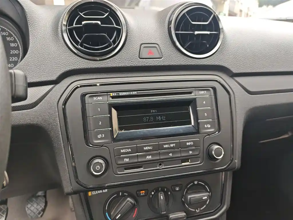 Volkswagen Jetta 2017 1.4L Manual Fashion фото 13
